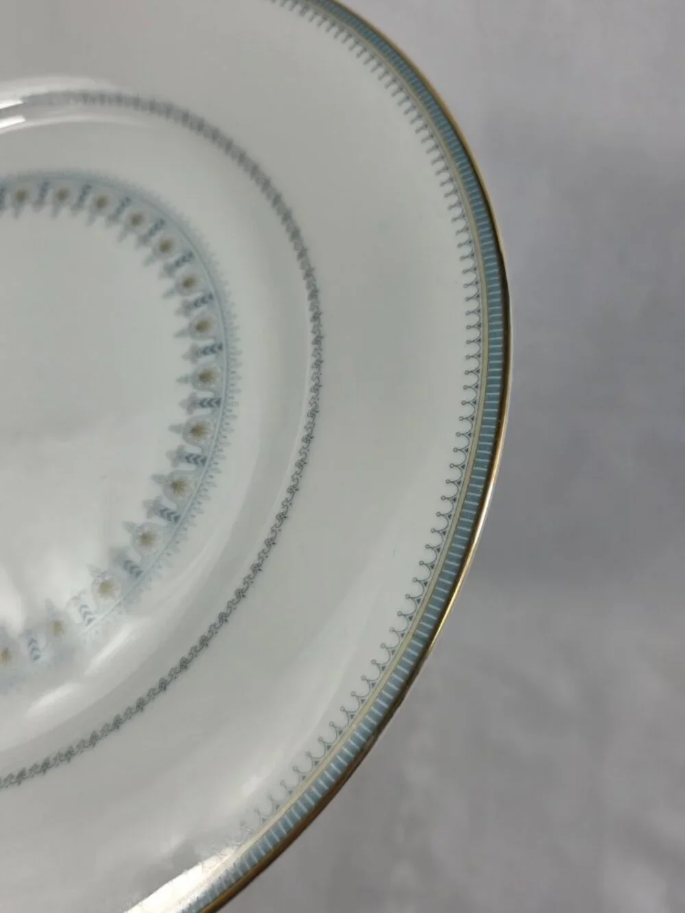 ONE Noritake Maya Dinner Plate White with Blue & Green Geometric Design 6213